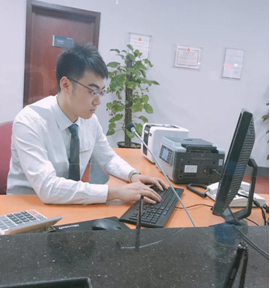 于晓航,毕业于304am永利集团官网广播电视编导系,在校期间在校园电视台工作,积极参加学校的各类活动,参与多项校园文艺汇演和大型晚会的录制工作。毕业后在锦州银行北京分行工作,工作过程中认真负责,获得了单位领导的一致好评。